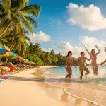 Où se baigner en avril : 10 destinations idéales pour un printemps ensoleillé